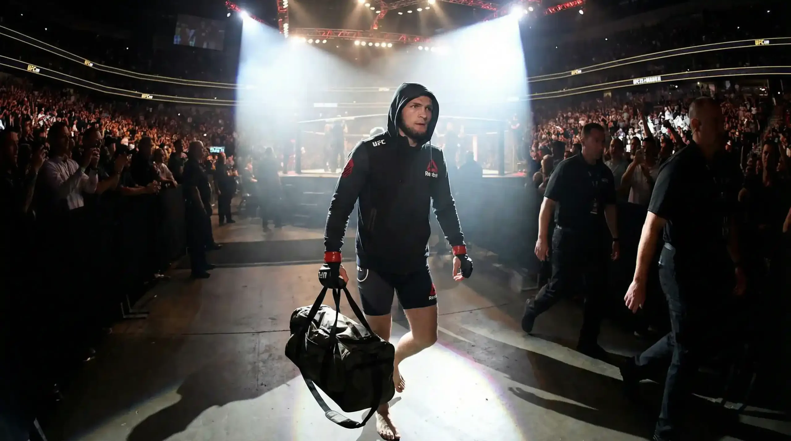 Lutador substituto de última hora entrando no octógono do UFC com estatísticas de desempenho